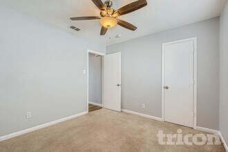 1204 Crabtree Ct in Cedar Hill, TX - Foto de edificio - Building Photo