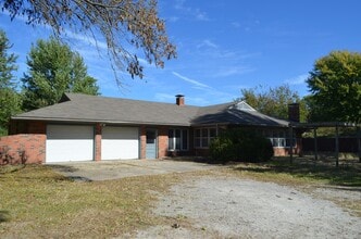 5900 S River Hills Rd in Columbia, MO - Building Photo - Building Photo