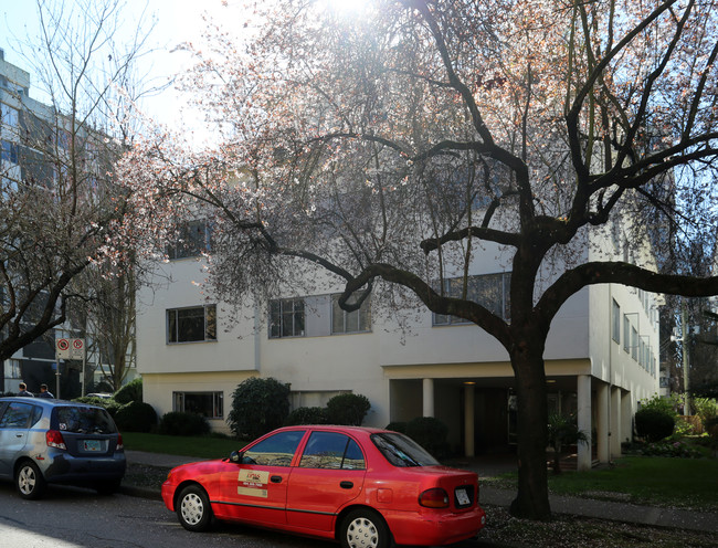 1610 Haro St in Vancouver, BC - Building Photo - Building Photo