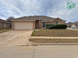 7033 Snowy Owl St in Arlington, TX - Building Photo