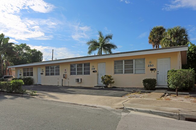 244 Wenonah Pl in West Palm Beach, FL - Building Photo - Building Photo