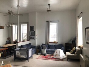 27 Mt Ephraim Rd in Searsport, ME - Foto de edificio - Building Photo