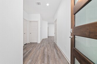 7010 Fleetwood Crescent Wy in Richmond, TX - Building Photo - Building Photo