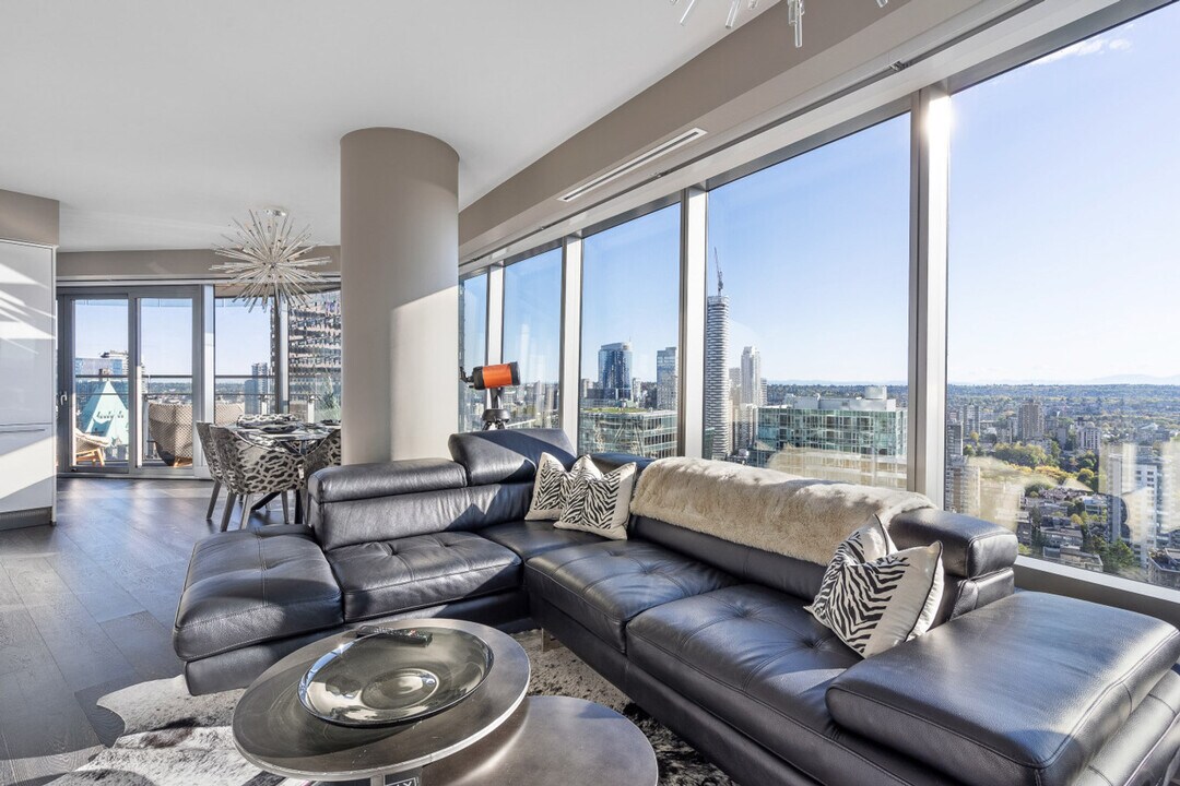 1151 W Georgia St in Vancouver, BC - Building Photo