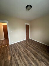 138 W 70th St, Unit Apt 1 in Chicago, IL - Foto de edificio - Building Photo