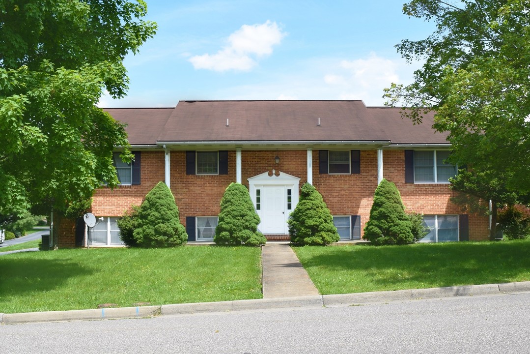 1640 College Ave in Harrisonburg, VA - Building Photo