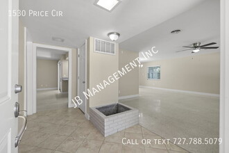 1530 Price Cir in Clearwater, FL - Foto de edificio - Building Photo