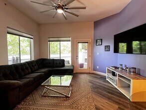 945 E Playa Del Norte Dr in Tempe, AZ - Building Photo - Building Photo