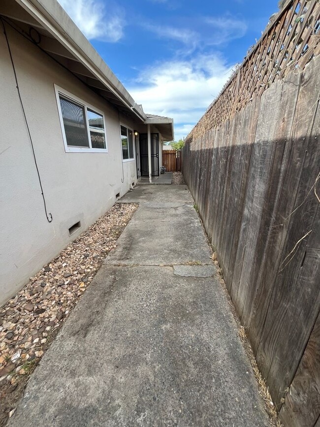6006 Rye Way in Carmichael, CA - Building Photo - Building Photo