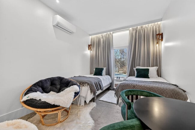 443 Clove Rd in Monroe, NY - Building Photo - Building Photo