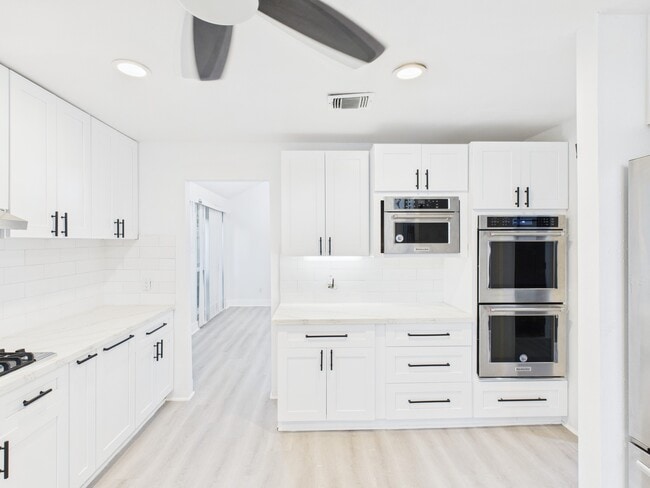 property at 7610 Hopewell Ln