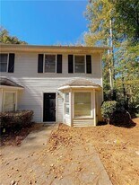 1550 Oakpoint Dr SW in Marietta, GA - Building Photo