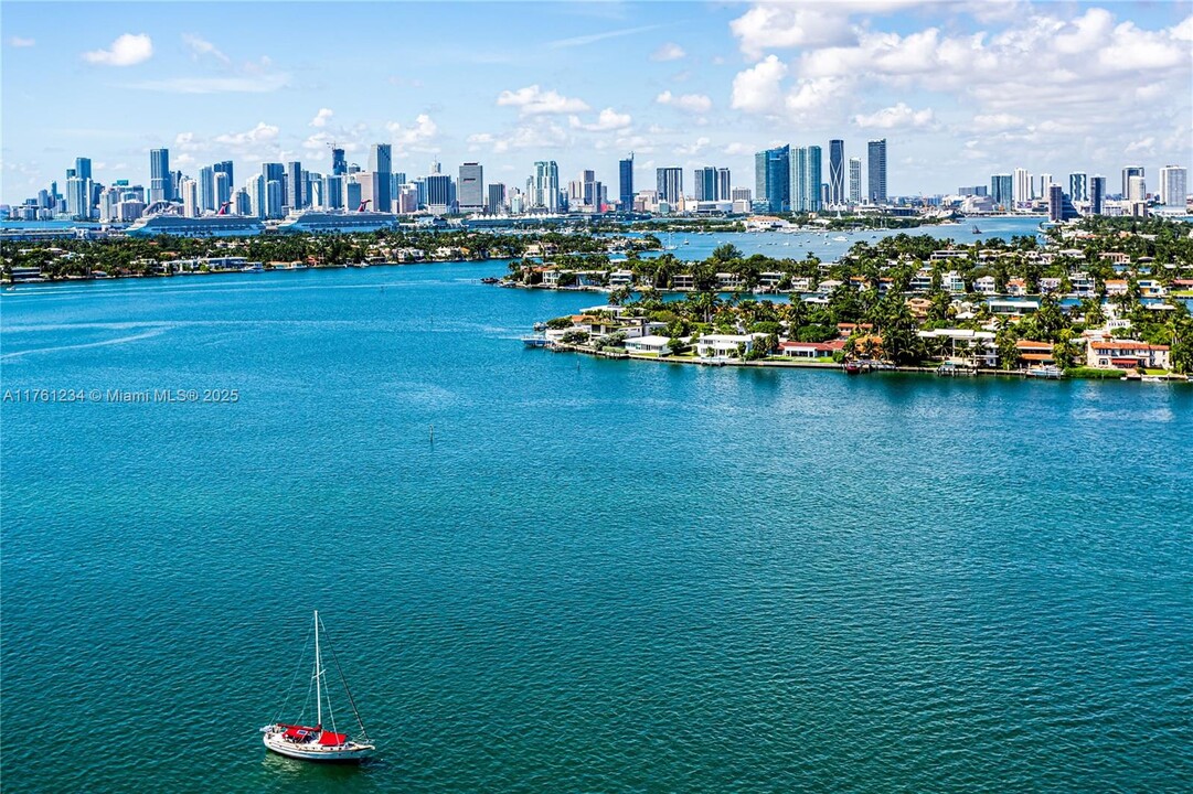 9 Island Ave in Miami Beach, FL - Building Photo
