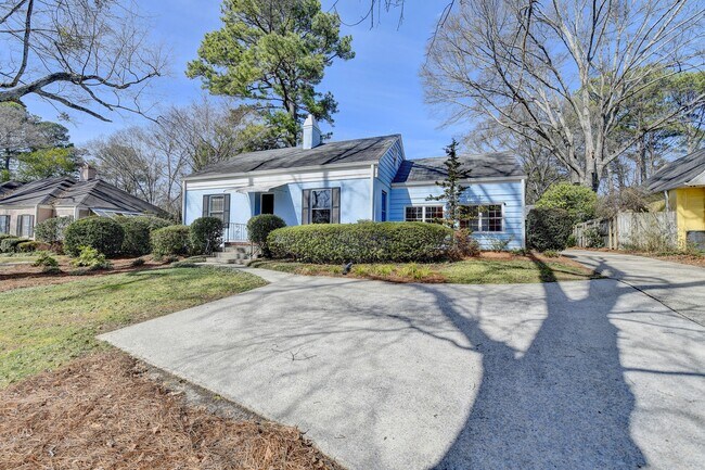 1926 N Decatur Rd in Atlanta, GA - Foto de edificio - Building Photo