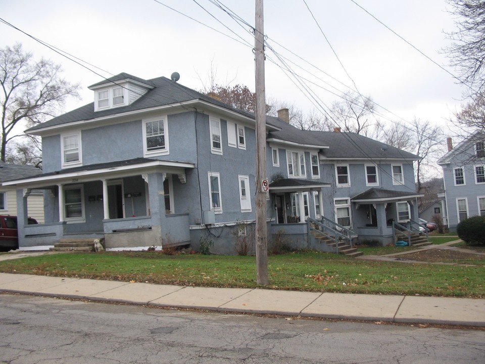 326-334 Raymond St in Elgin, IL - Building Photo