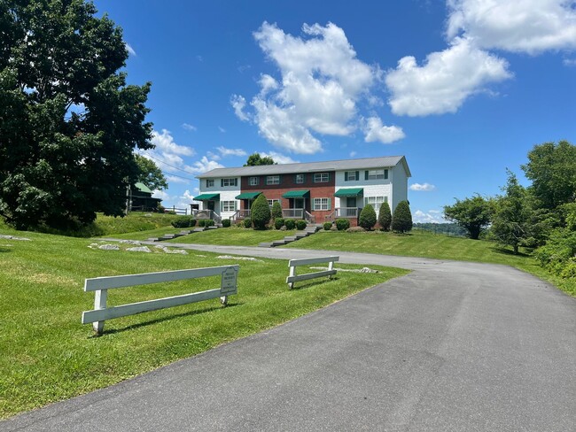 2121 Dave Buck Rd in Johnson City, TN - Building Photo - Building Photo