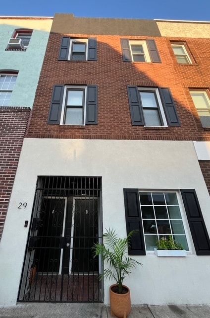 529 S 17th St, Unit B in Philadelphia, PA - Building Photo