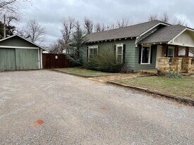 206 S Elm St in Crescent, OK - Building Photo