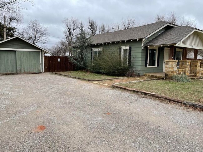 property at 206 S Elm St