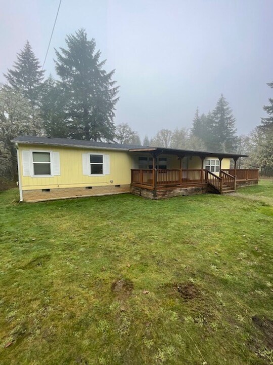 92400 Goldson Rd in Cheshire, OR - Building Photo