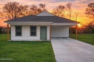 1061 Madeline Heights in Breaux Bridge, LA - Building Photo