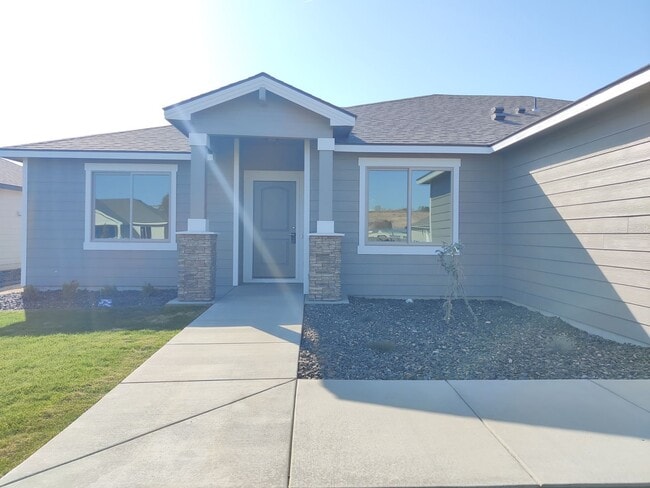 1519 Willow Way in Benton City, WA - Building Photo - Building Photo