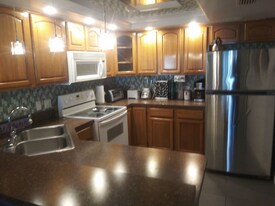 1735 Cupecoy Cir, Unit L10 in Lutz, FL - Building Photo