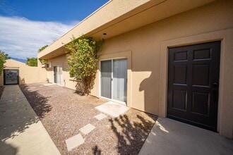 22 Oak Tree Dr in Rancho Mirage, CA - Building Photo - Building Photo