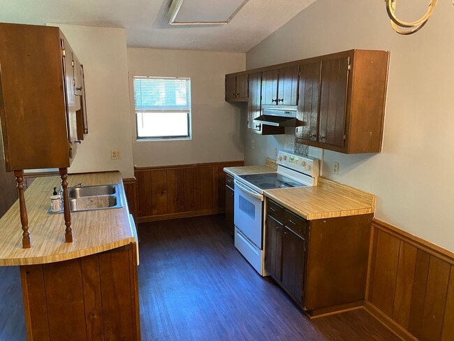 140 Apache St in Leesburg, GA - Building Photo - Building Photo