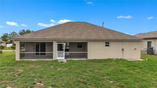 906 SW 11th Pl in Cape Coral, FL - Building Photo - Building Photo