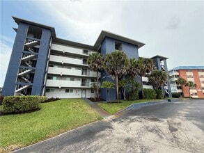 190 Pebble Beach Blvd in Naples, FL - Building Photo - Building Photo