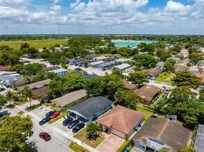 2731 NW 14th St, Unit B in Fort Lauderdale, FL - Building Photo - Building Photo