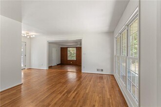 2866 Highland Dr SE in Smyrna, GA - Building Photo - Building Photo