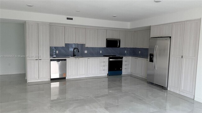 14608 SW 261st Terrace in Princeton, FL - Building Photo - Building Photo