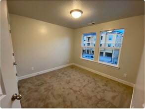 5207 W Cannavale Ln in Herriman, UT - Foto de edificio - Building Photo