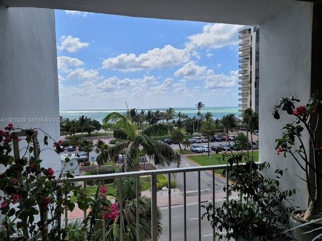 6450 Collins Ave in Miami, FL - Building Photo - Building Photo