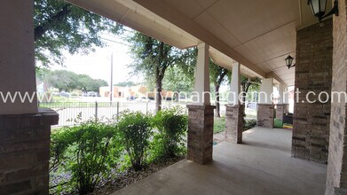 678 S Charles St in Lewisville, TX - Building Photo - Building Photo