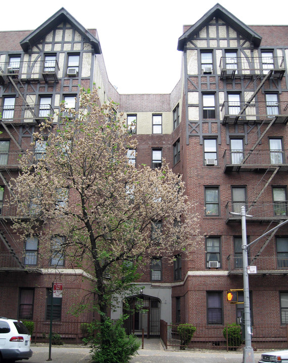 Elevatored Apartment Bldg in Brooklyn, NY - Building Photo