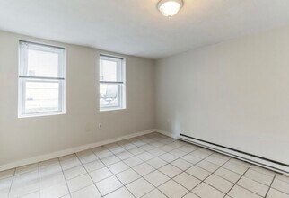 208 H St, Unit #1 in Boston, MA - Building Photo - Building Photo