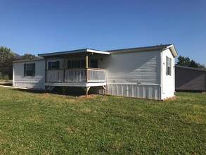 4 English Rd in Candler, NC - Foto de edificio - Building Photo