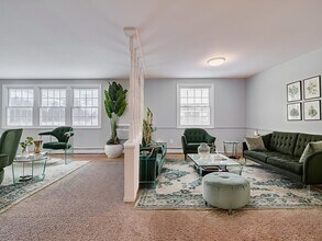 Grampian Crossings in Liverpool, NY - Foto de edificio - Building Photo