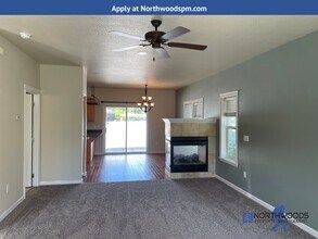 2160 Crestbrook Rd in Medford, OR - Building Photo - Building Photo