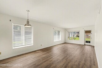 201 St Lucie Ln, Unit 301 in Cocoa Beach, FL - Foto de edificio - Building Photo