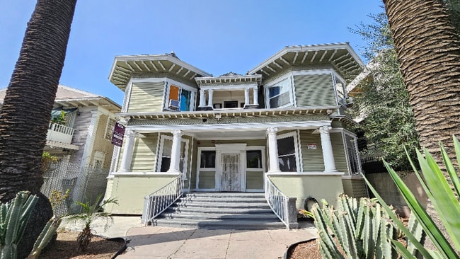 743 S Burlington Ave in Los Angeles, CA - Building Photo - Building Photo