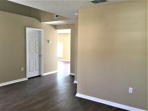 16452 Corner Lake Dr in Orlando, FL - Building Photo - Building Photo