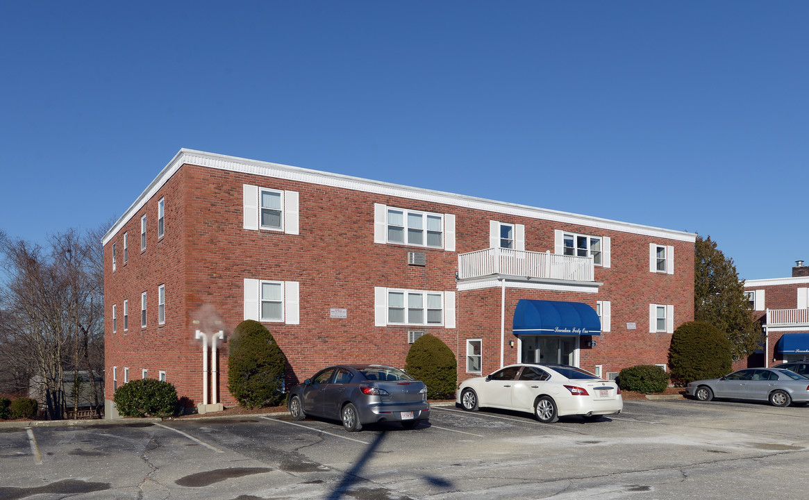 Highland Apartments in Braintree, MA - Building Photo