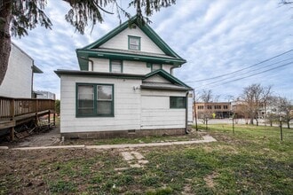 908 E 31st St in Kansas City, MO - Building Photo - Building Photo