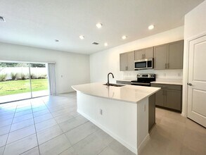 2470 Paravane Wy in Wesley Chapel, FL - Building Photo - Building Photo