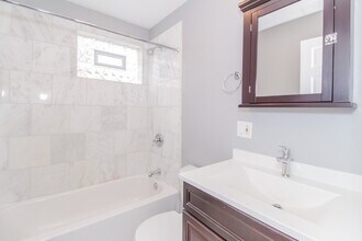 3446 N Damen Ave, Unit Coach house in Chicago, IL - Building Photo - Building Photo