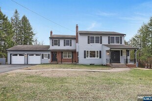11 Old Tappan Rd, Unit 6-2111 in Old Tappan, NJ - Building Photo